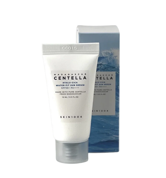 SKIN1004 Madagascar Centella Hyalu-Cica Water-Fit Sun Serum (MINI) - apsauginis serumas SPF kremas nuo saulės 15ml